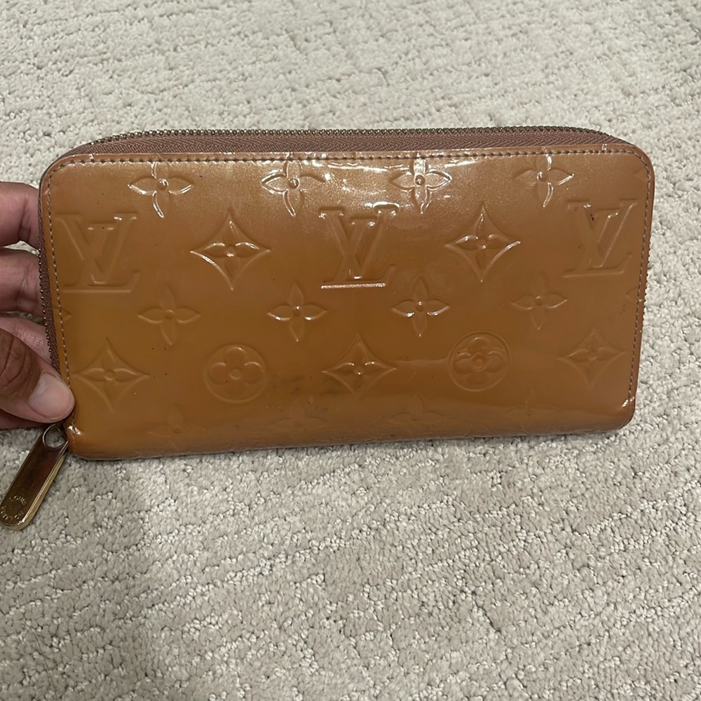 Authentic Louis Vuitton Vernis Long Zip Wallet